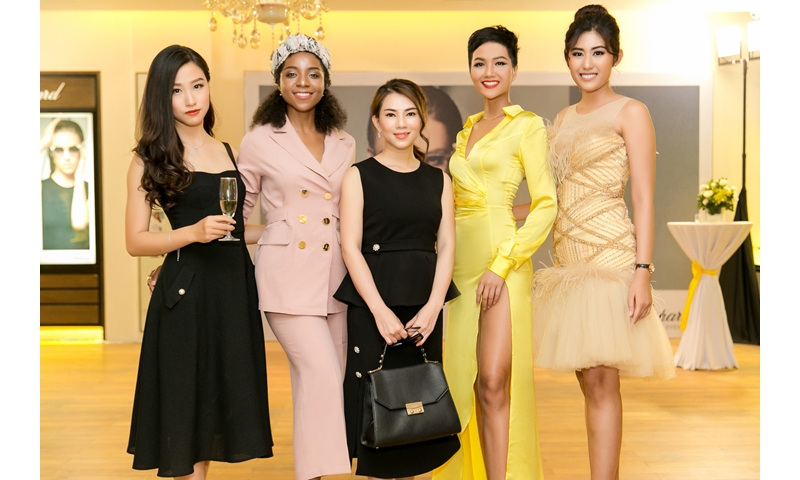 Dàn người đẹp Hoa hậu Hoàn vũ Việt Nam hội ngộ trong sự kiện AR GROUP JSC